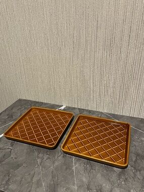 Set of 2 square plates